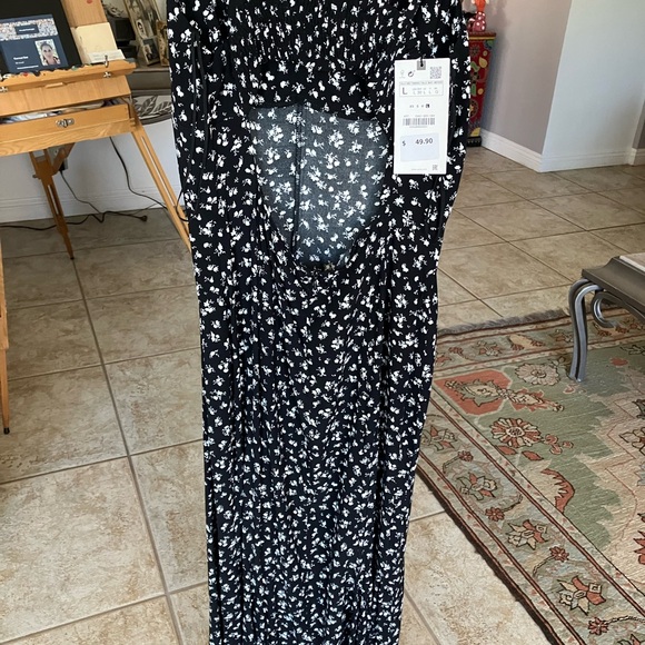 Zara’s Floral print summer midi dress in black and white. Size Large NWT - Picture 7 of 9